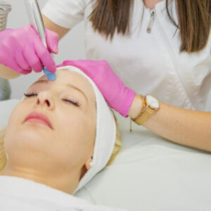 Tretman sa ultrazvukom, hijaluronskom ampulom, mikrodermoabrazijom, maskom i masažom